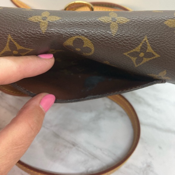 Authentic Louis Vuitton MM Saint Cloud Crossbody Bag, made in USA. - Picture 7 of 16
